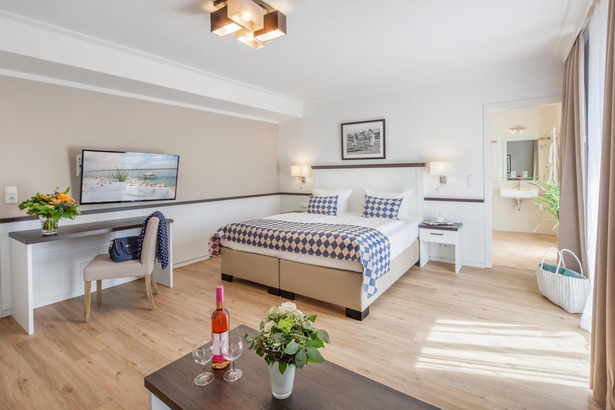 Large Double Room,926774254:JPEG